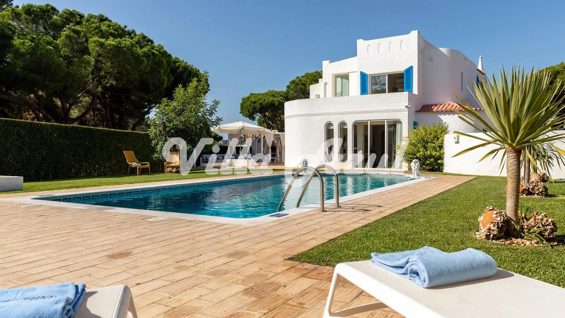 Elegant Villa With Private Pool In Quarteira Vilamoura