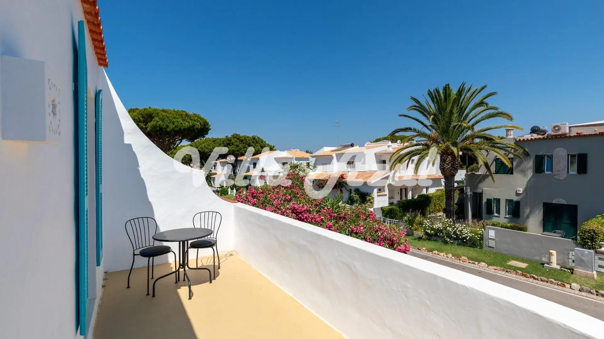Elegant Villa With Private Pool In Quarteira Vilamoura
