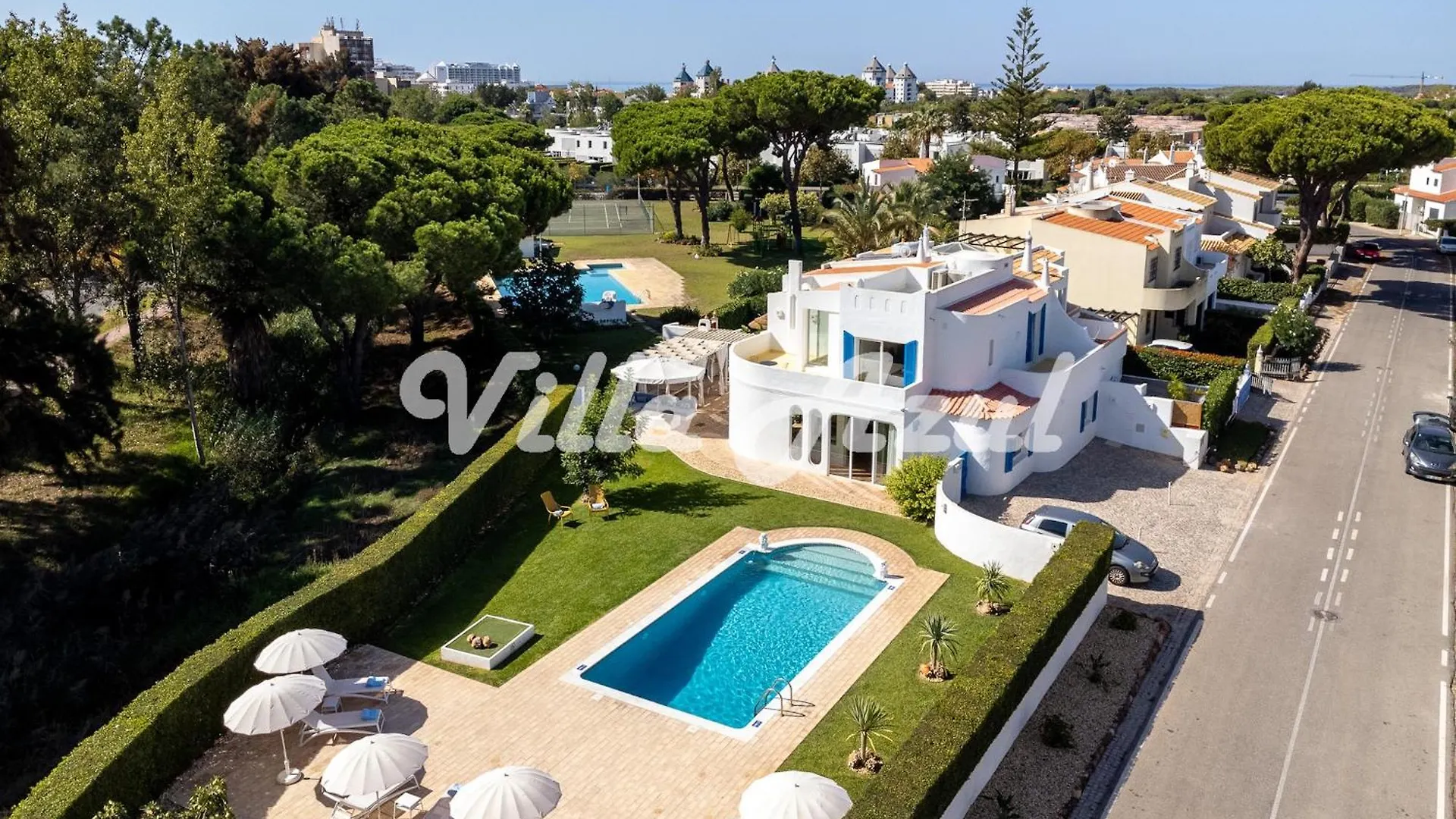 Elegant Villa With Private Pool In Quarteira Vilamoura