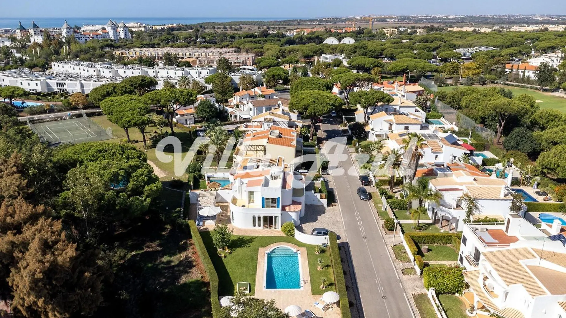 Elegant Villa With Private Pool In Quarteira Vilamoura